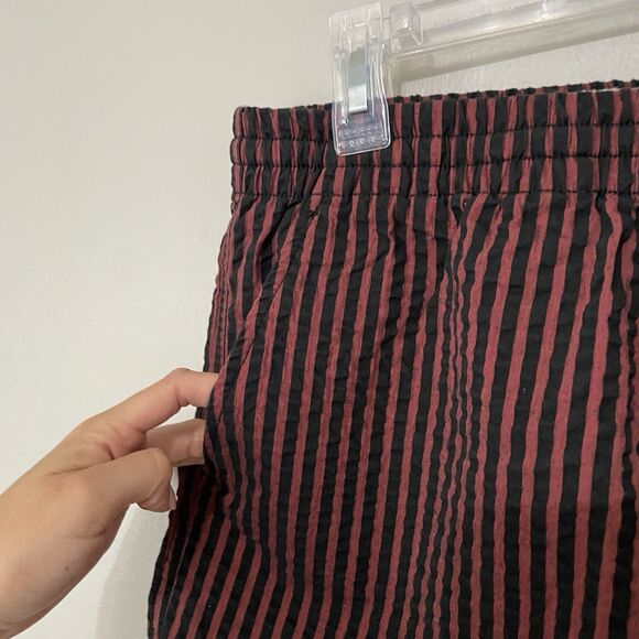 Todd Snyder Size M Men’s 7” Striped Navy Red Seersucker Weekend Short - Picture 2 of 8